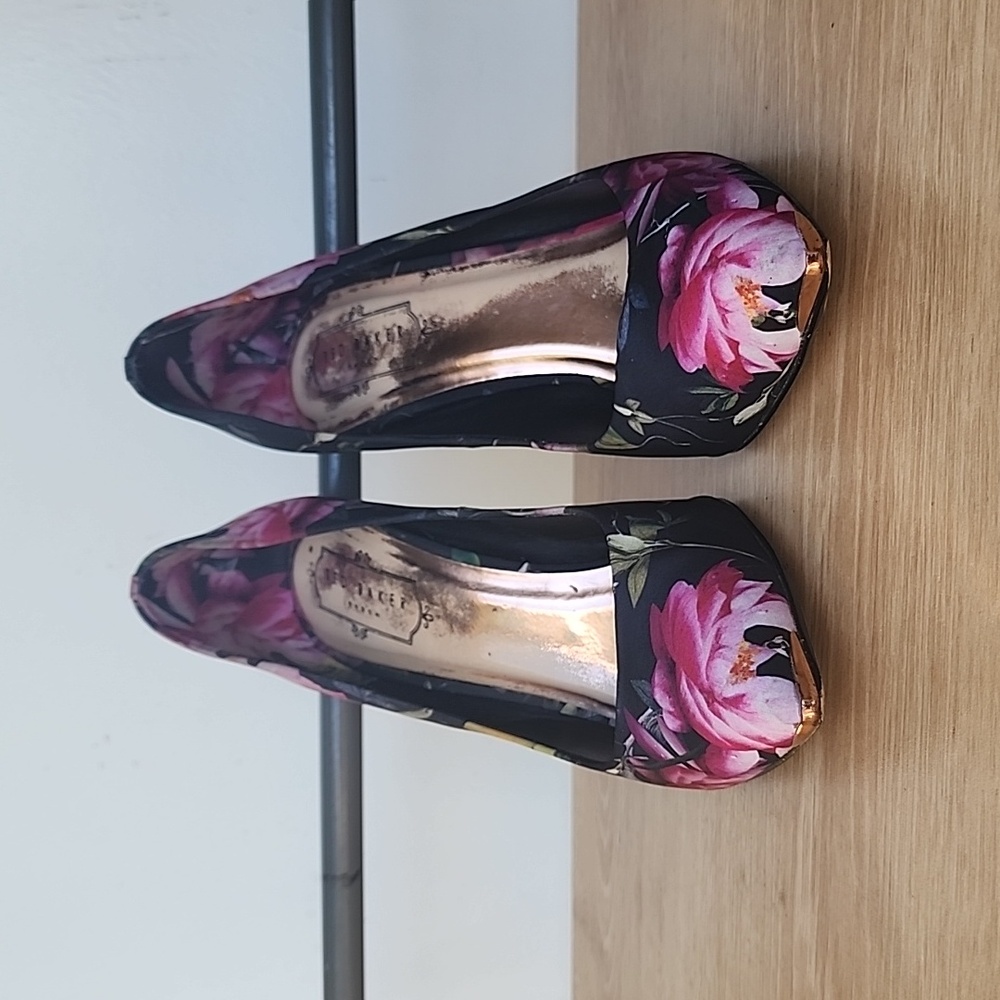 Ted Baker London Black and Pink Rose Heels